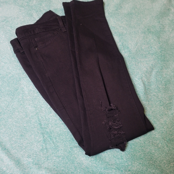 YMI Embroidered distressed black jeans Size 5 - Picture 5 of 6